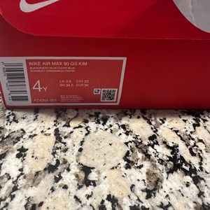Nike Air Max 90 GS Kim. Size 4y